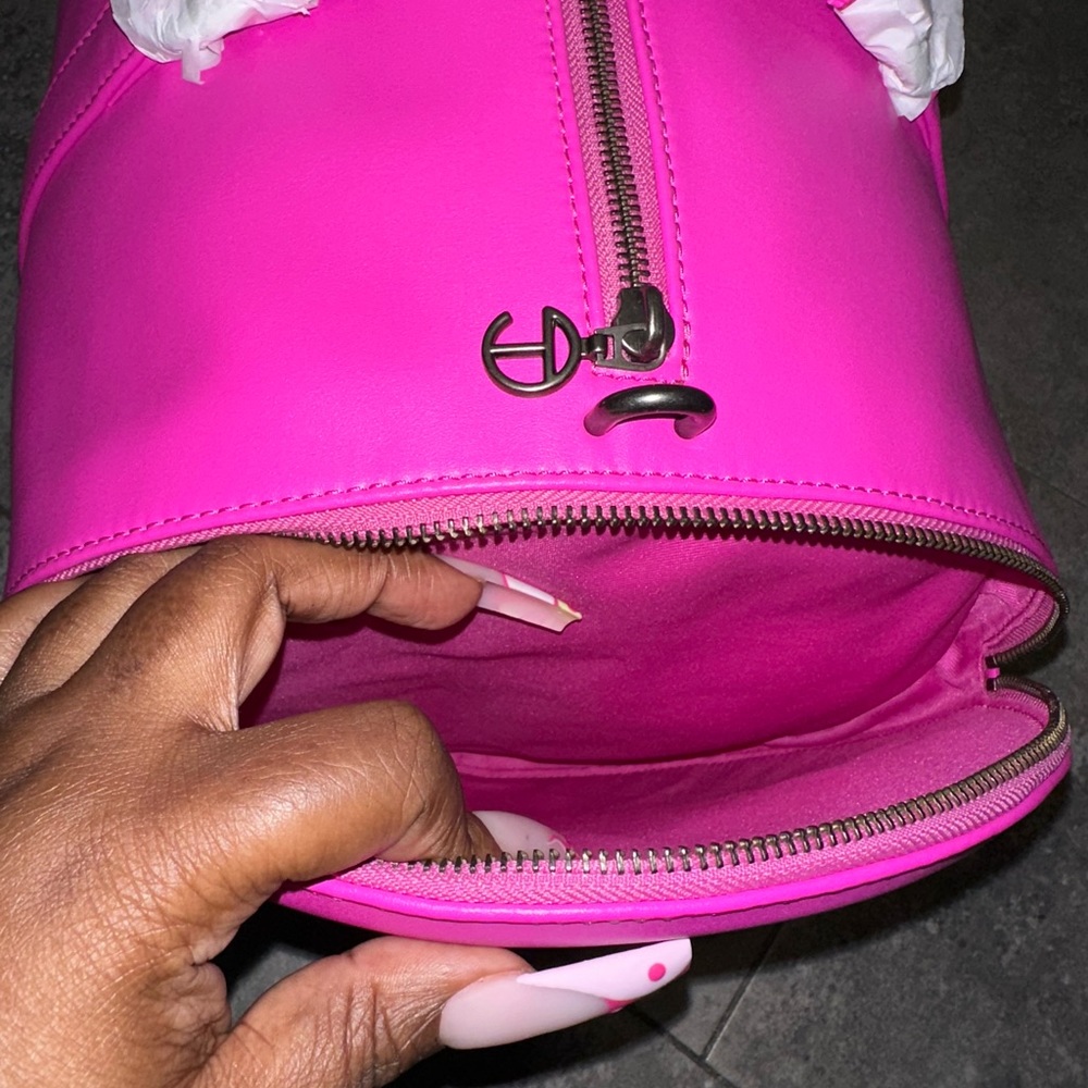 Large Telfar Duffle- Azalea - Picture 5 of 8